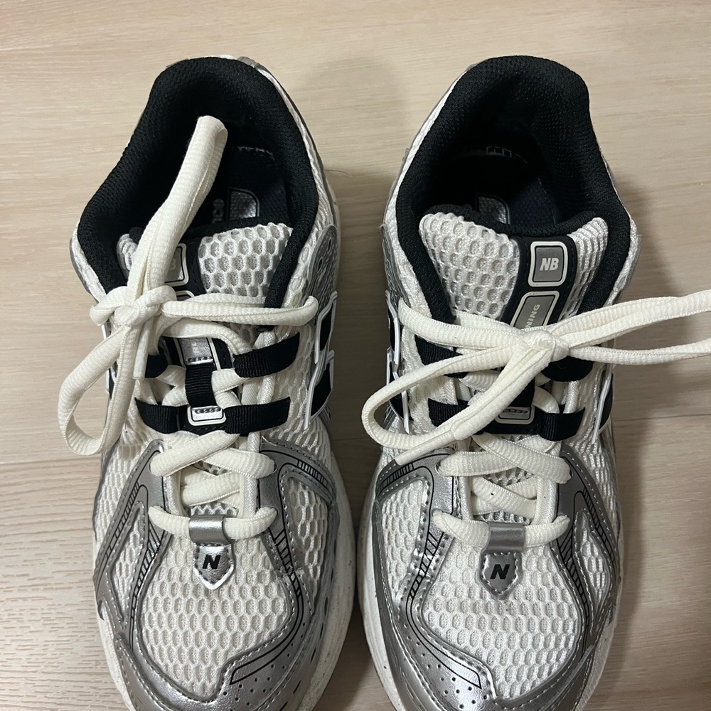 New Balance Big Kid 1906 Size 4.5